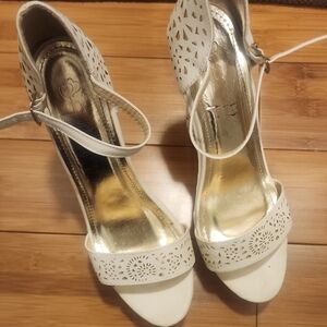 DbDk Fashion White Wedges with Cutout Design